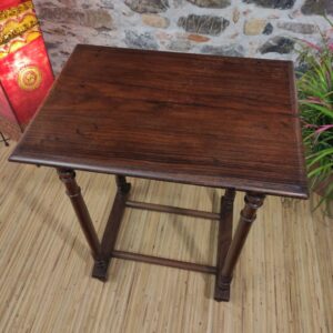 piano rettangolare di tavolino coloniale