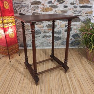 tavolino in legno scuro coloniale