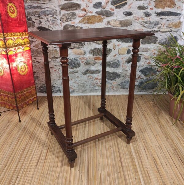 tavolino in legno scuro coloniale