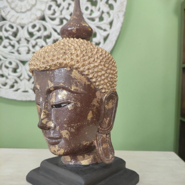 scultura testa di buddha in legno con foglia d'oro