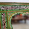 specchio realizzato da un antico portale giavanese
