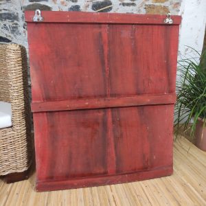 Pannello rosso con viso del Buddha fatto a mano