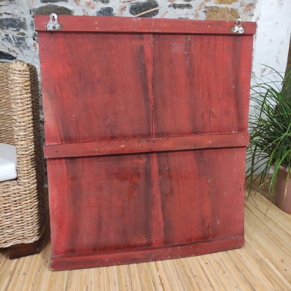 Pannello rosso con viso del Buddha fatto a mano