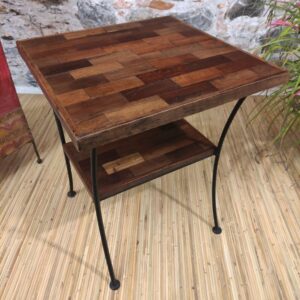 Piano con mosaico di legno di tavolino in ferro