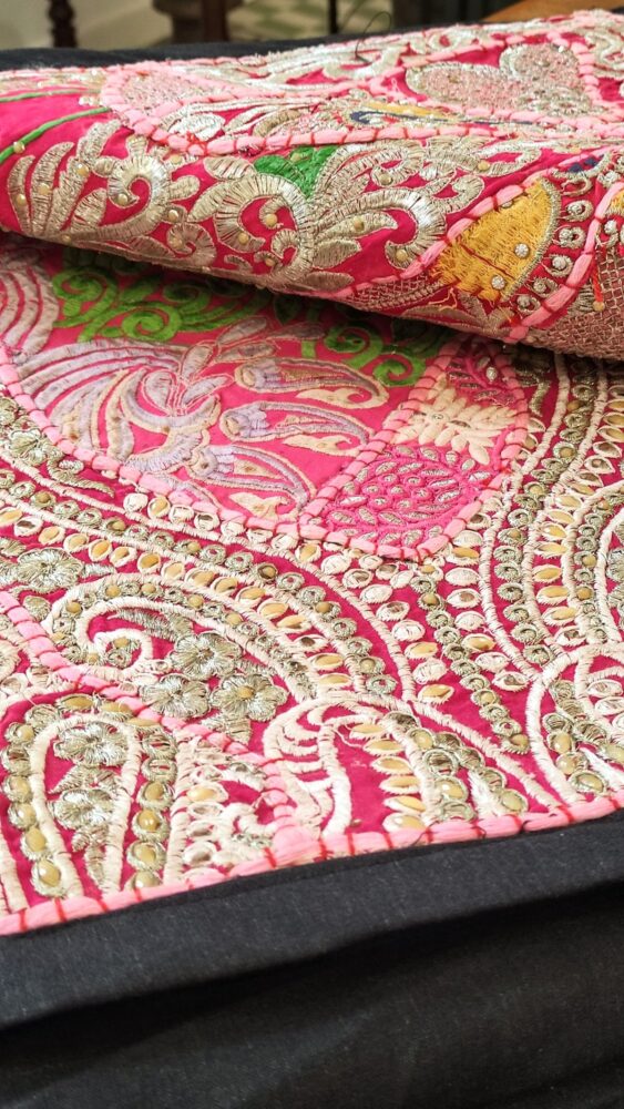 ARAZZO INDIANO FUCSIA ORO E ARGENTO - immagine 2