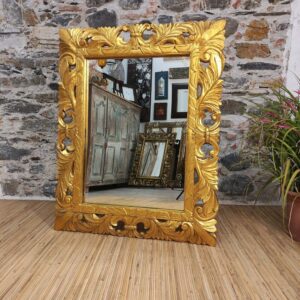 Specchio con cornice oro in legno intagliato