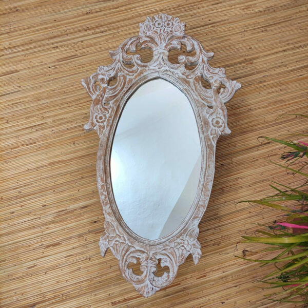 specchio in legno sbiancato ovale