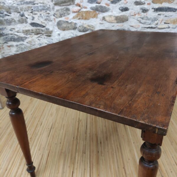 piano di tavolo coloniale indonesiano in legno