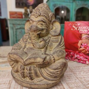 divinita ganesh con libro statua per meditazione