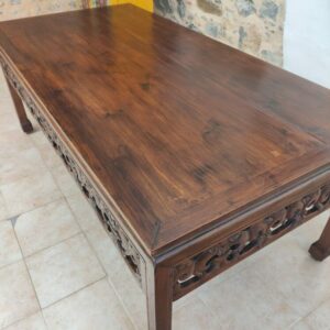 ampio tavolo da esposizione etnico in teak