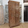 armadio in legno con porta decorata indiana