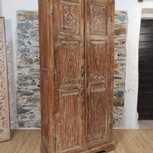 armadio con porta decorata indiana