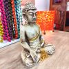 statua buddha thailandia in meditazione bianco oro posizione fiore di loto