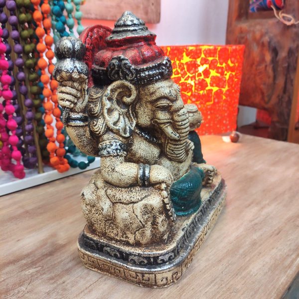 statua di ganesh sdraiato colorata realizzata in resina laterale