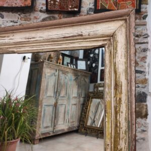 cornice chiara di specchio indiano shabby