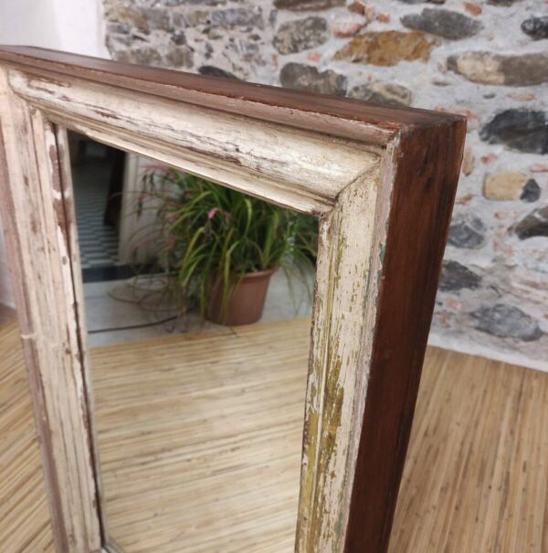 Cornice legno chiara di specchio indiano shabby