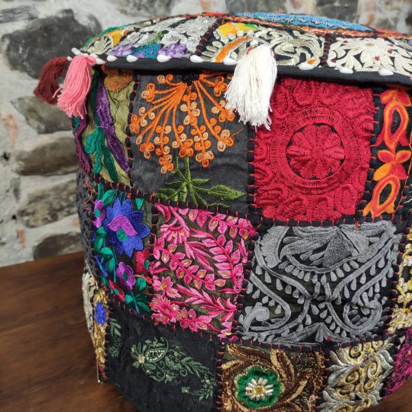 pouf indiano ricamato patchwork nero