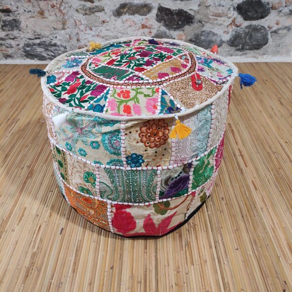 pouf indiano ricamato patchwork bianco