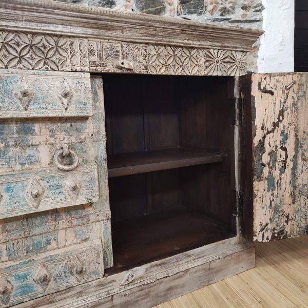credenza etnica ripiano interno