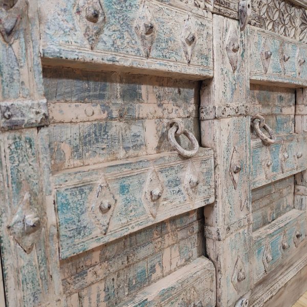 maniglie antiche in ferro credenza etnica