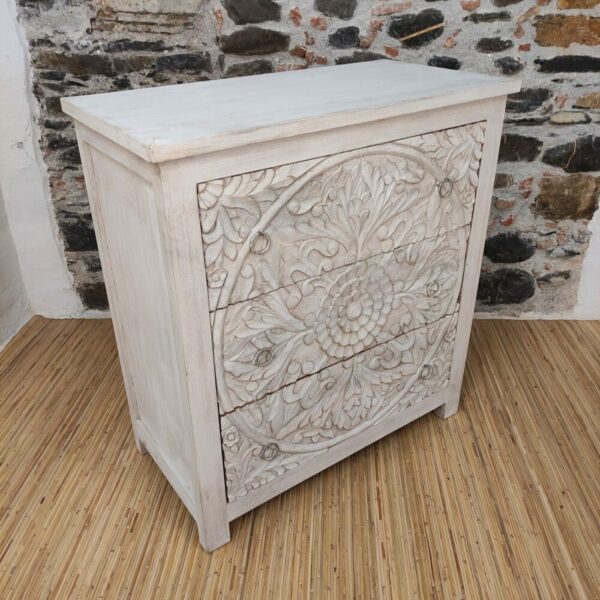 cassettiera etnica bianca con mandala indiano
