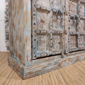 credenza shabby costruita con antico portale