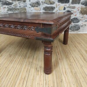 decorazione intagliata del tavolino da salotto indiano