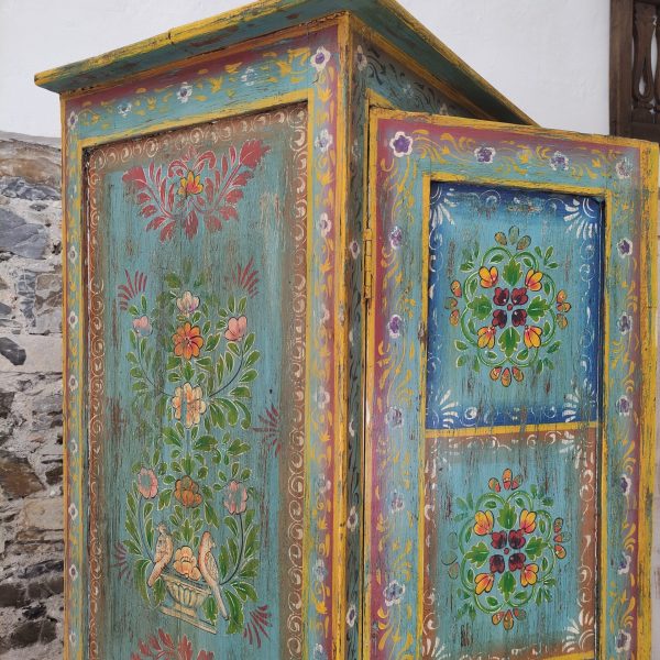 armadio dipinto ante fiori