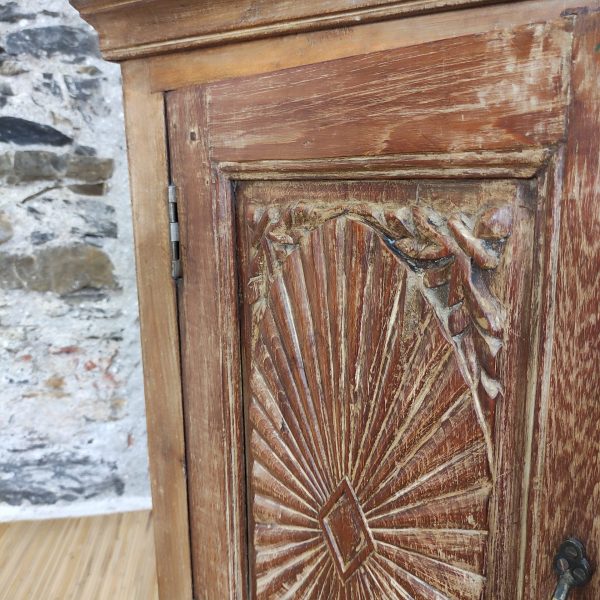 PORTA SCOLPITA