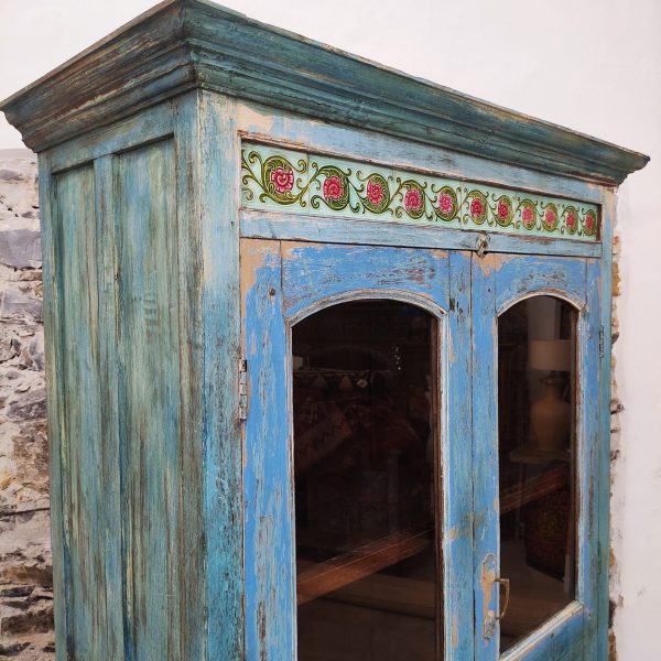credenza indiana a vetri decorazione con piastrelle