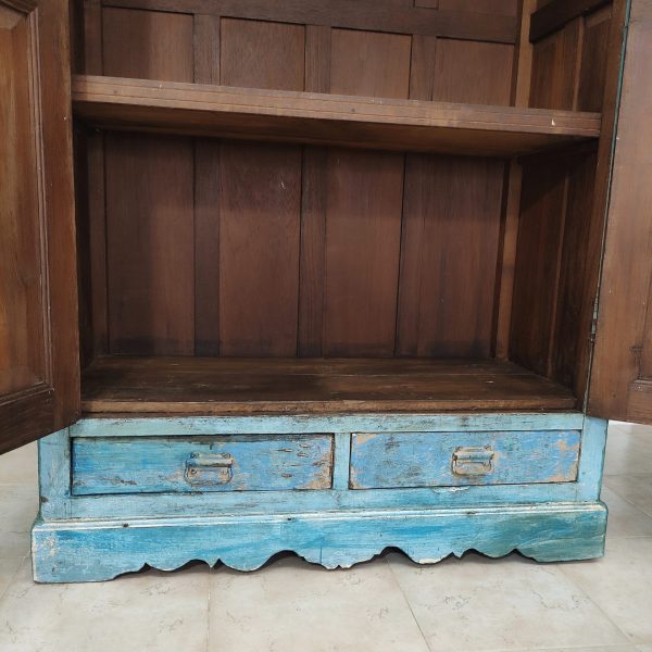 credenza indiana a vetri interno