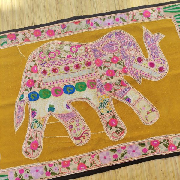 arazzo indiano ricamato elefante rosa