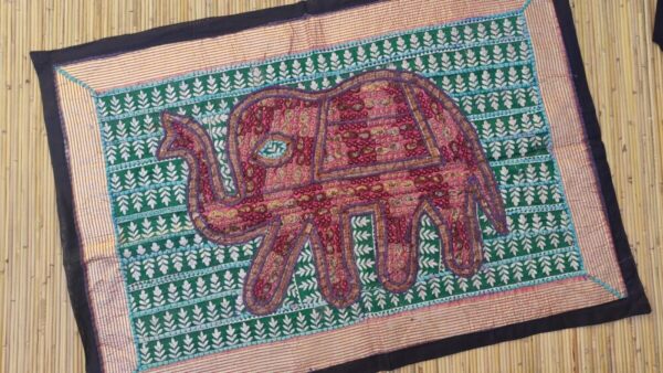 ARAZZO CON ELEFANTE RICAMATO - immagine 4
