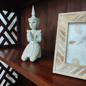 LIBRERIA ETNICA THAILANDESE DETTAGLIO