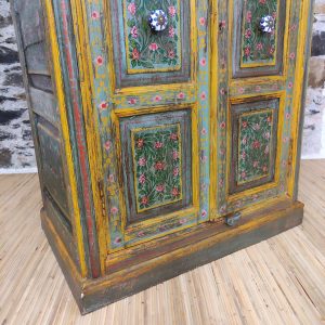 ARMADIO A FIORI ETNICO CON POMELLI IN CERAMICA