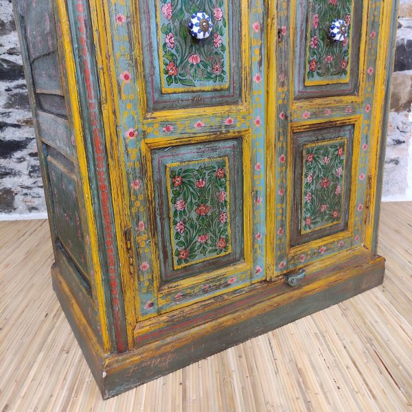 ARMADIO A FIORI ETNICO CON POMELLI IN CERAMICA