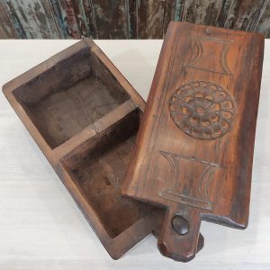 scatola in legno portaspezie