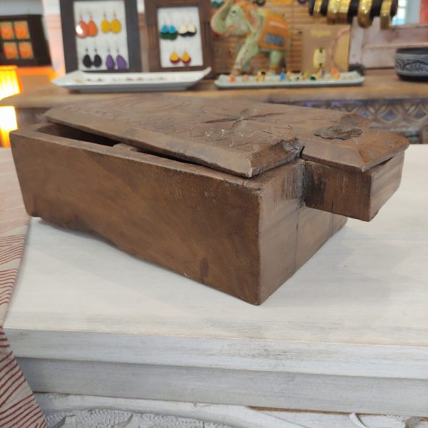 ANTICO PORTASPEZIE INTAGLIATO