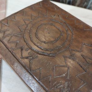 ANTICO PORTASPEZIE INTAGLIATO DECORO