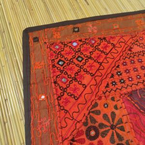 ARAZZO QUADRATO ROSSO CON SPECCHIETTI