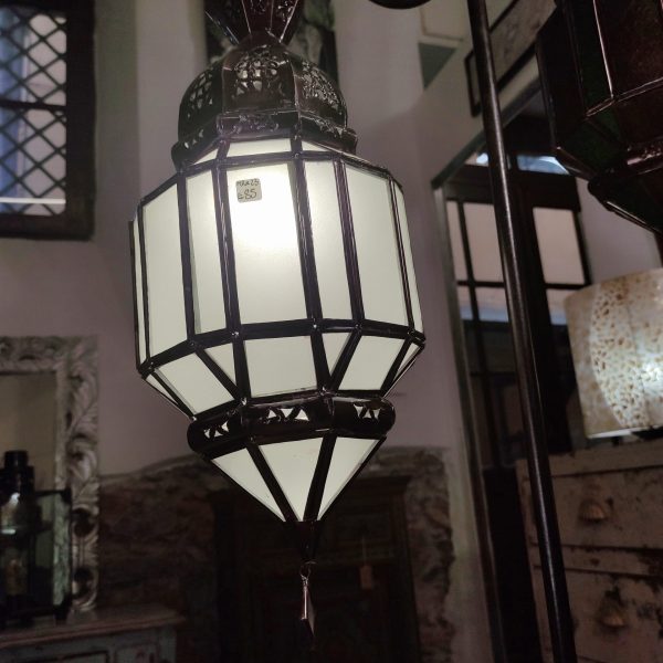 lampadario marocchino metallo e vetri satinati