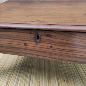 ANTICO SCRITTOIO INDIANO IN LEGNO CON CASSETTO