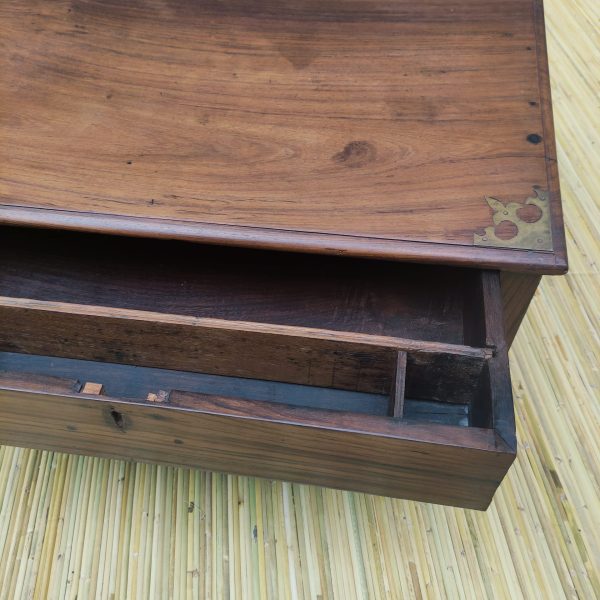 ANTICO SCRITTOIO INDIANO IN LEGNO CON CASSETTO
