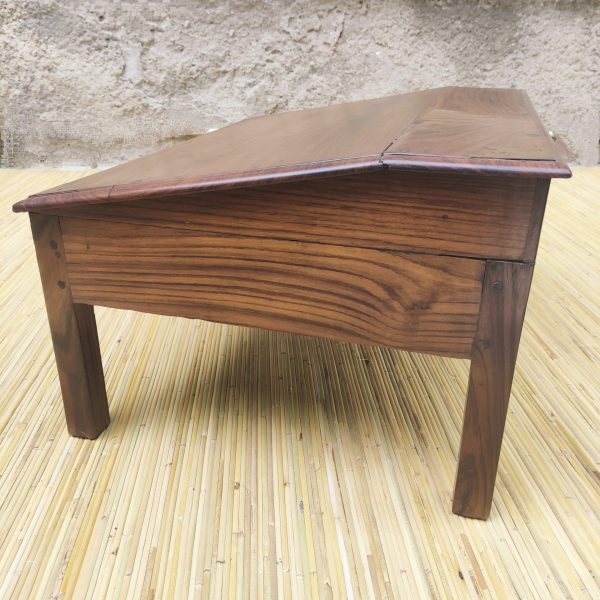 ANTICO SCRITTOIO INDIANO IN LEGNO VISTA LATERALE