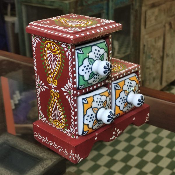 PICCOLA CASSETTIERA IN LEGNO E CERAMICA DIPINTA A MANO CON 3 CASSETTI