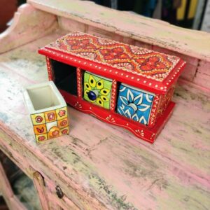 portagioie rosso cassettiera da tavolo indiana