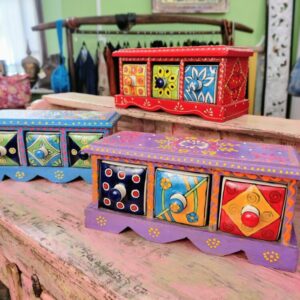 piccole cassettiere da tavolo in legno e ceramica