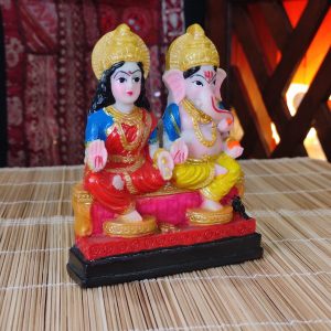 Statuetta con divinità induiste ganesh parvati