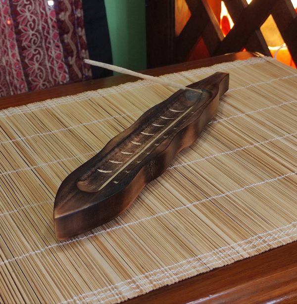 porta incenso in legno a forma di foglia