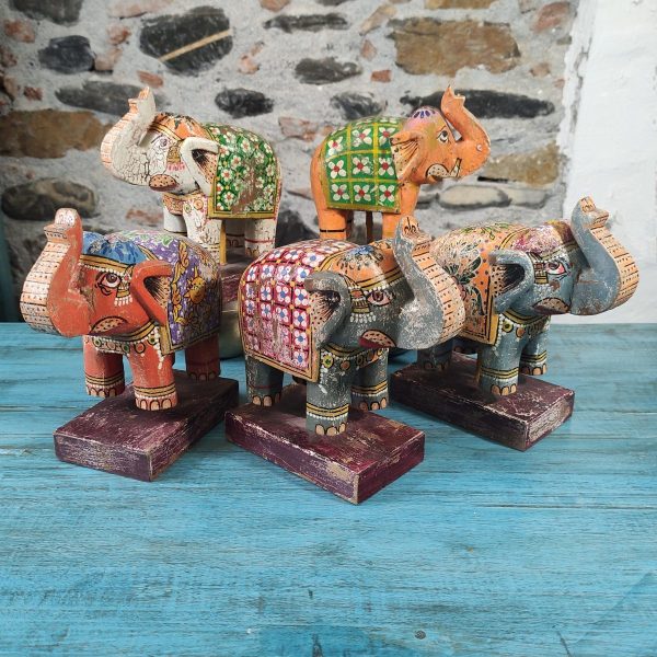 elefante indiano dipinto a mano in legno